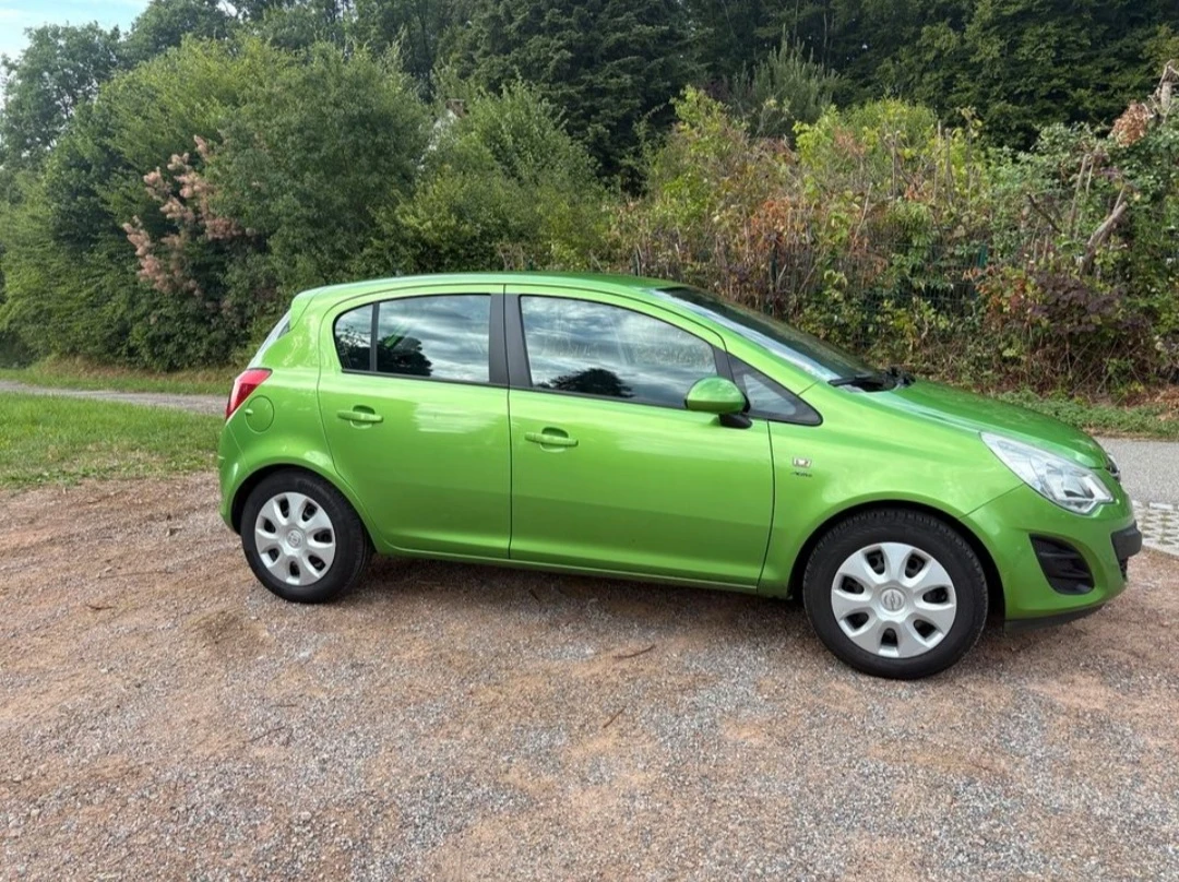 Opel Corsa D, снимка 2 - Автомобили и джипове - 56341731