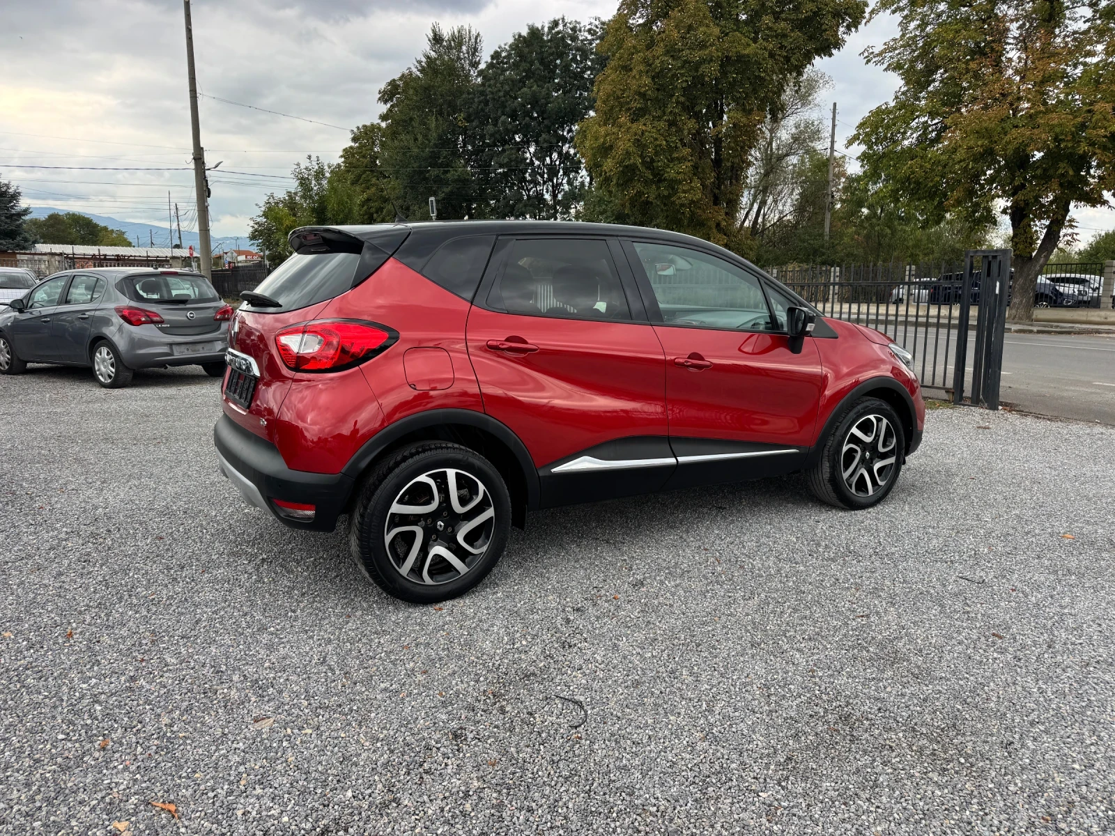 Renault Captur 1.2Tce Automatic! NAVI!! Keyless!! Camera!!, снимка 7 - Автомобили и джипове - 56236886