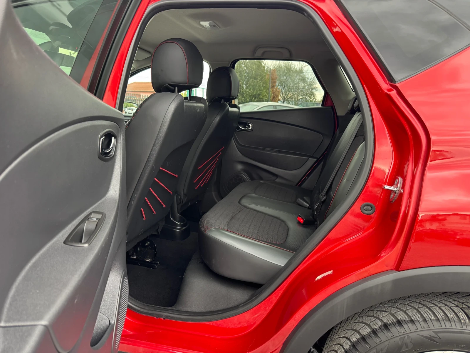 Renault Captur 1.2Tce Automatic! NAVI!! Keyless!! Camera!!, снимка 15 - Автомобили и джипове - 56236886