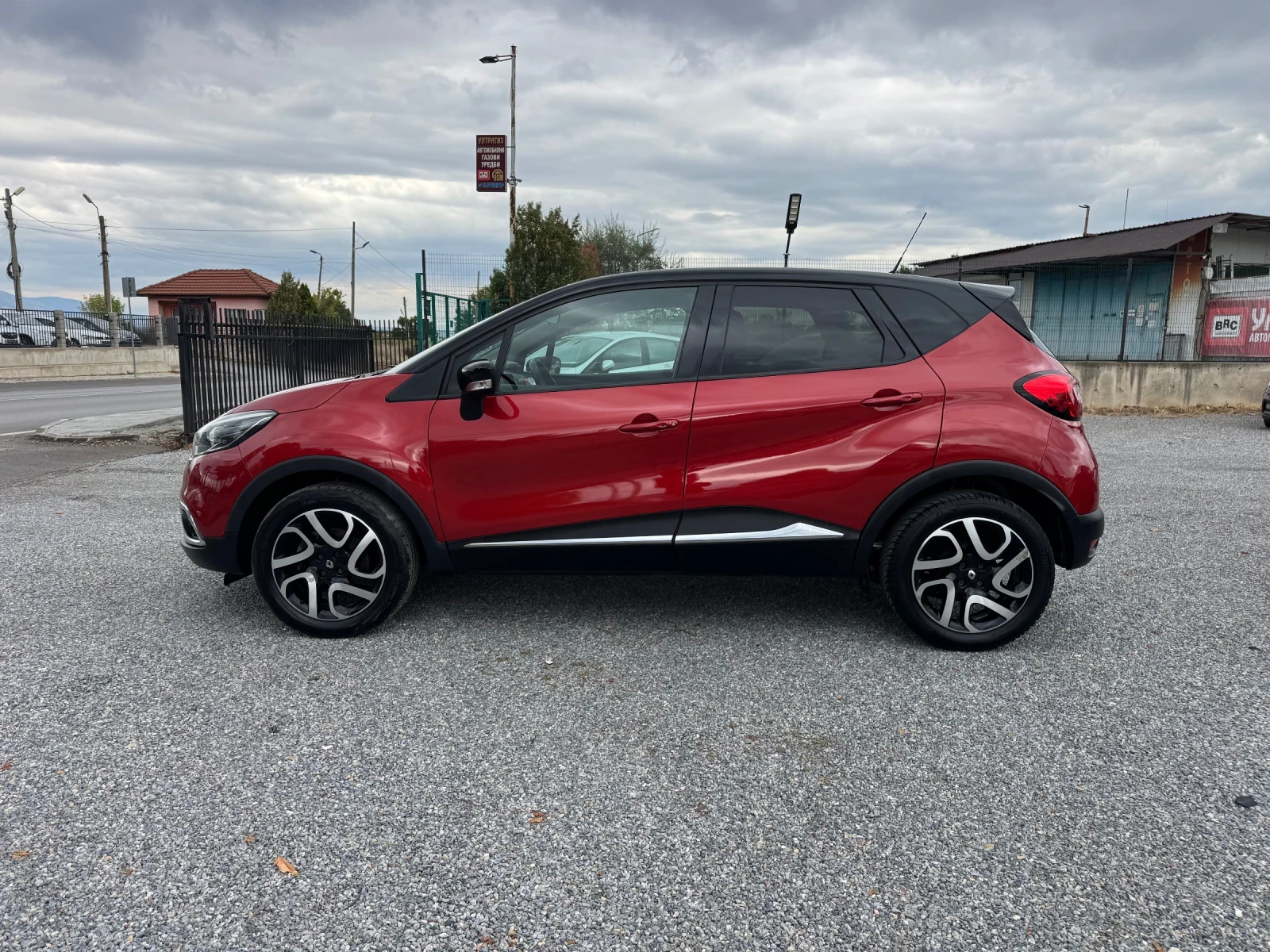 Renault Captur 1.2Tce Automatic! NAVI!! Keyless!! Camera!!, снимка 3 - Автомобили и джипове - 56236886