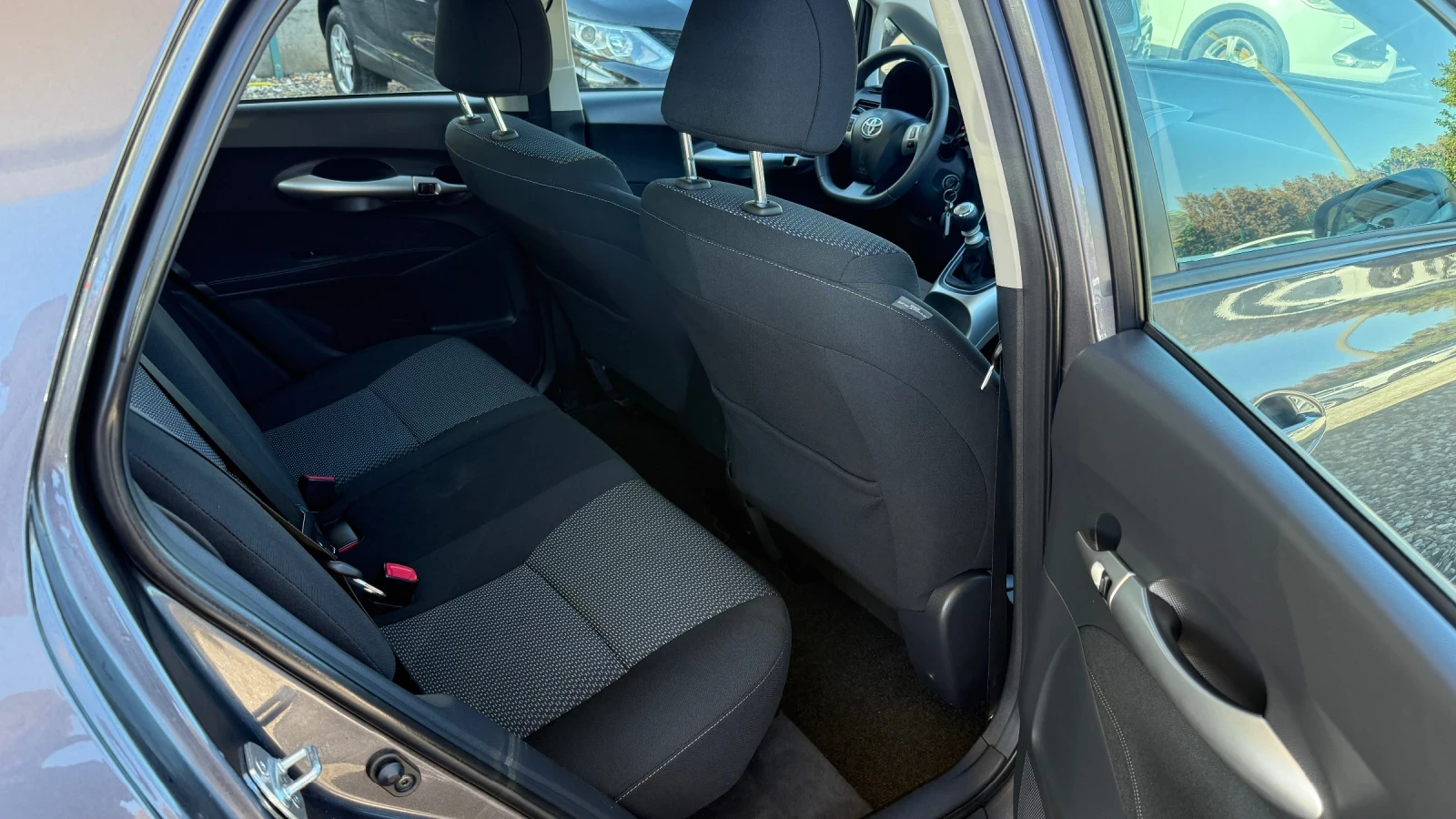 Toyota Auris 1.6 i 136 ps, снимка 8 - Автомобили и джипове - 56330224