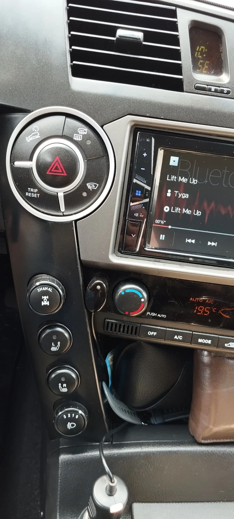 SsangYong Kyron, снимка 8 - Автомобили и джипове - 52624318