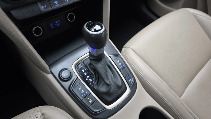 Hyundai Kona 1.6GDI / Пълна сервизна !!!, снимка 12 - Автомобили и джипове - 53467325