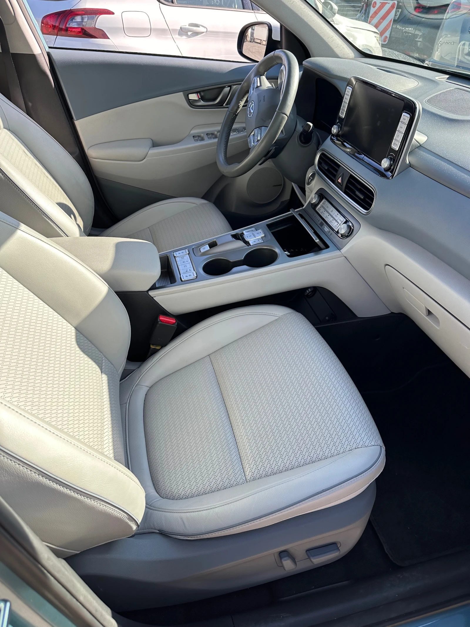 Hyundai Kona 64 kWh-2 бр, снимка 2 - Автомобили и джипове - 53945843