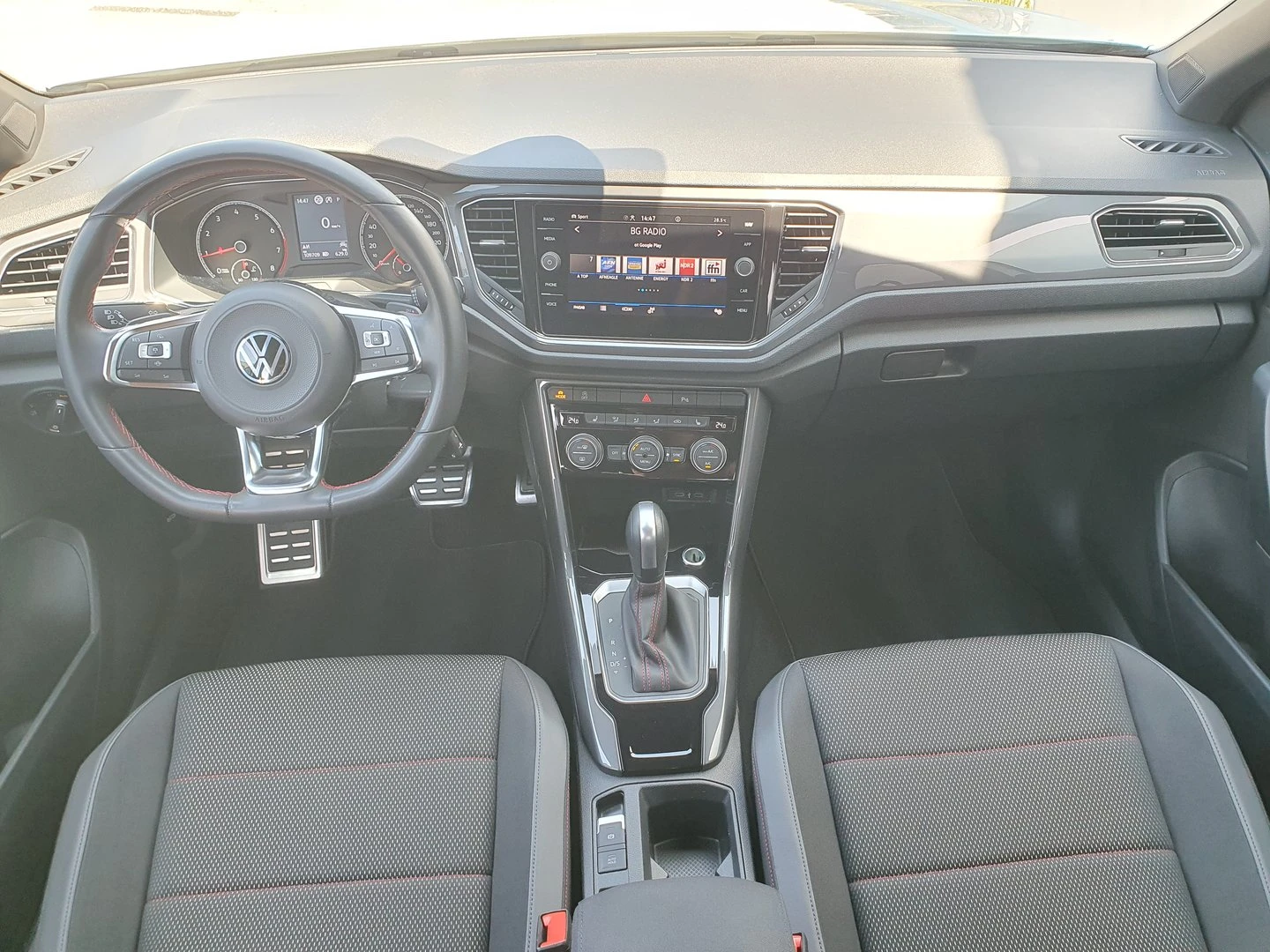 VW T-Roc VW T- Roc Sport 1.5 TSI OPF DSG - изображение 6