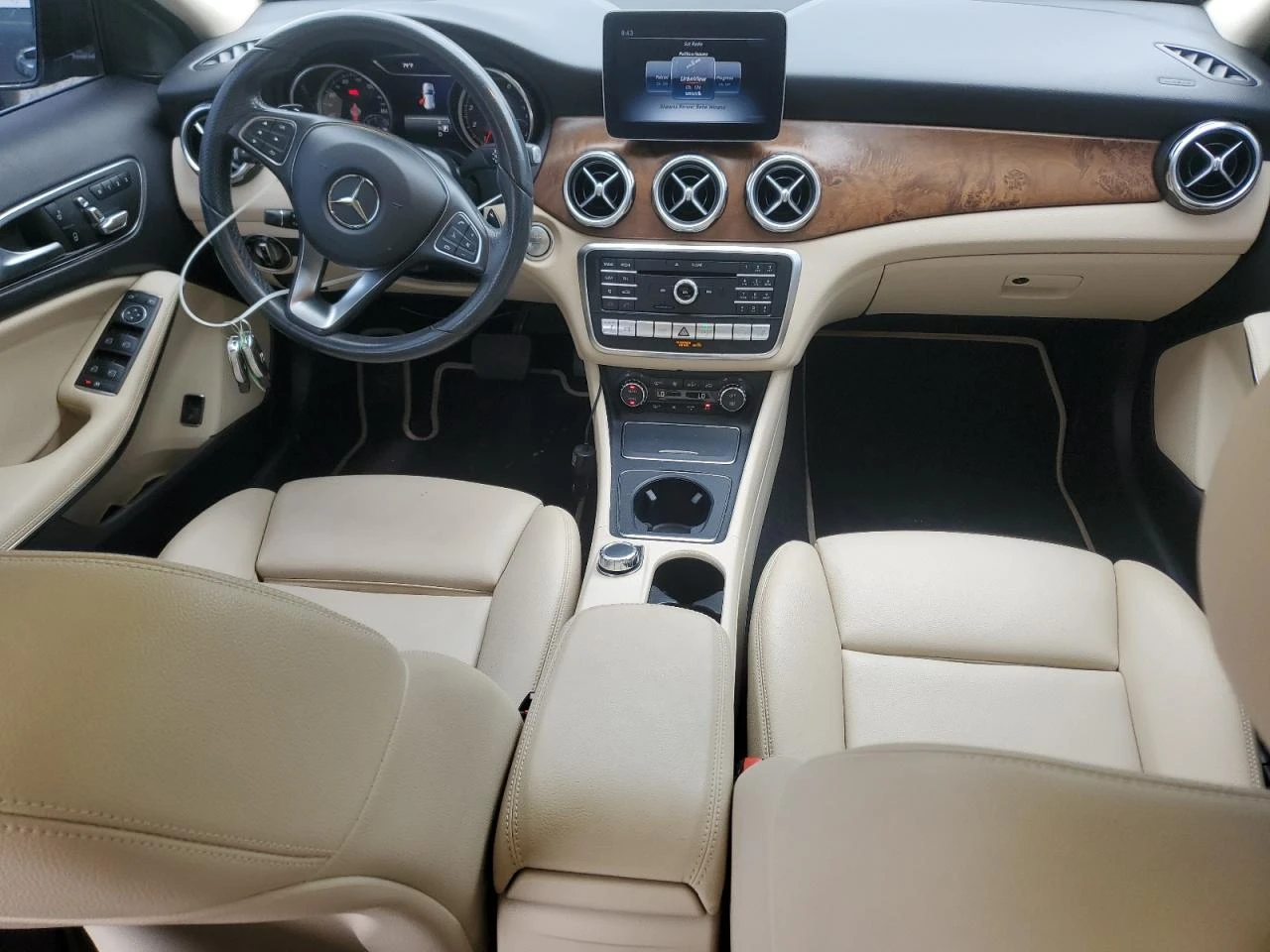 Mercedes-Benz GLA 250 4MATIC * Възможност за лизинг*  - изображение 8
