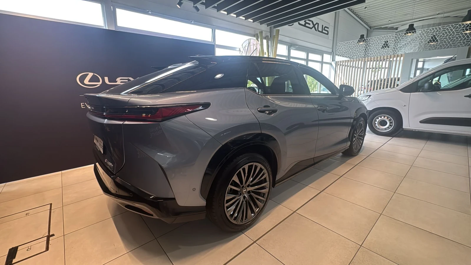 Lexus RZ RZ 500e DIRECT4 Luxury AWD | NEU | �������� �.��� | Mobile.bg � ����������� 4