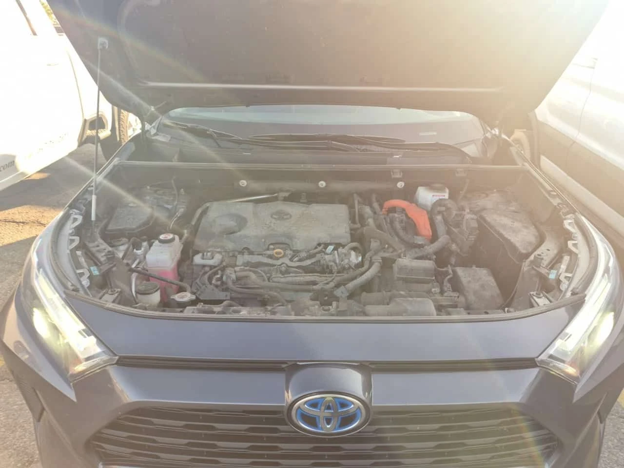 Toyota Rav4 * HYBRID XLE * CARFAX * БЕЗ ПЪРВОНАЧАЛНА ВНОСКА, снимка 17 - Автомобили и джипове - 55431906