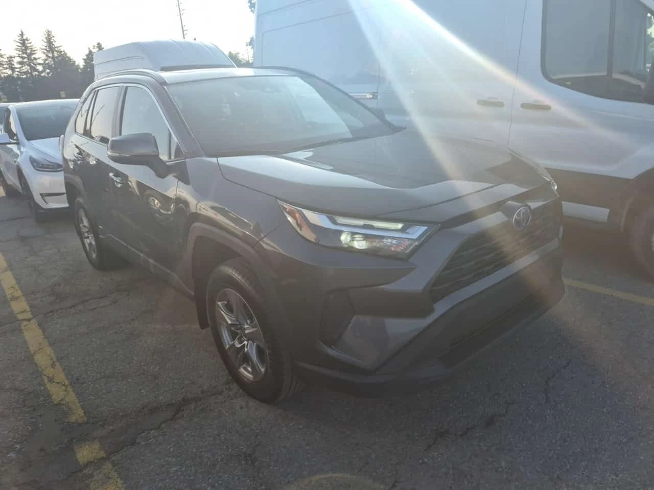 Toyota Rav4 * HYBRID XLE * CARFAX * БЕЗ ПЪРВОНАЧАЛНА ВНОСКА, снимка 2 - Автомобили и джипове - 55431906
