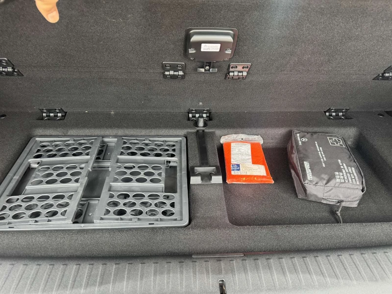 Mercedes-Benz V 220 ДОКАЗУЕМИ КИЛОМЕТРИ!!!, снимка 8 - Бусове и автобуси - 52559125