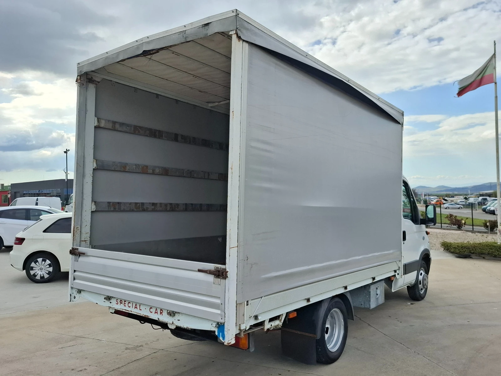 Iveco Daily До3.5т/2.8/Климатик, снимка 4 - Бусове и автобуси - 54143556