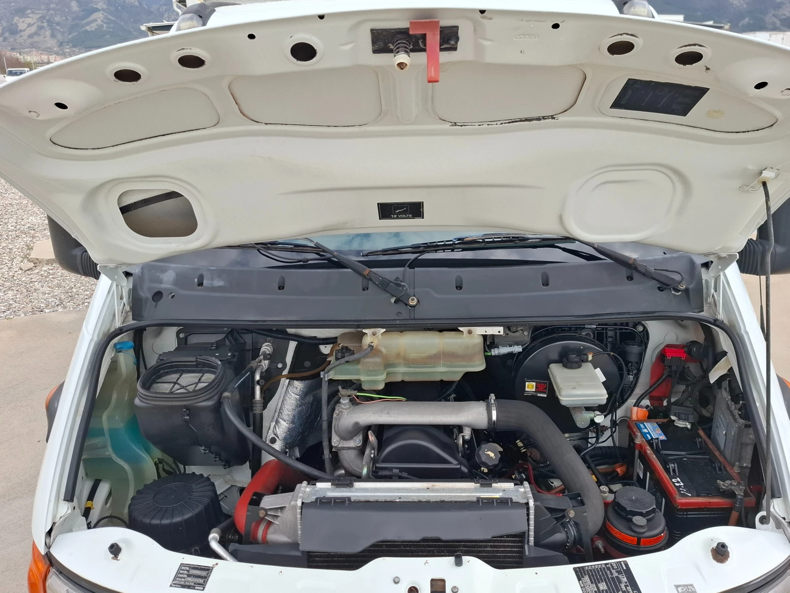 Iveco Daily До3.5т/2.8/Климатик, снимка 14 - Бусове и автобуси - 54143556