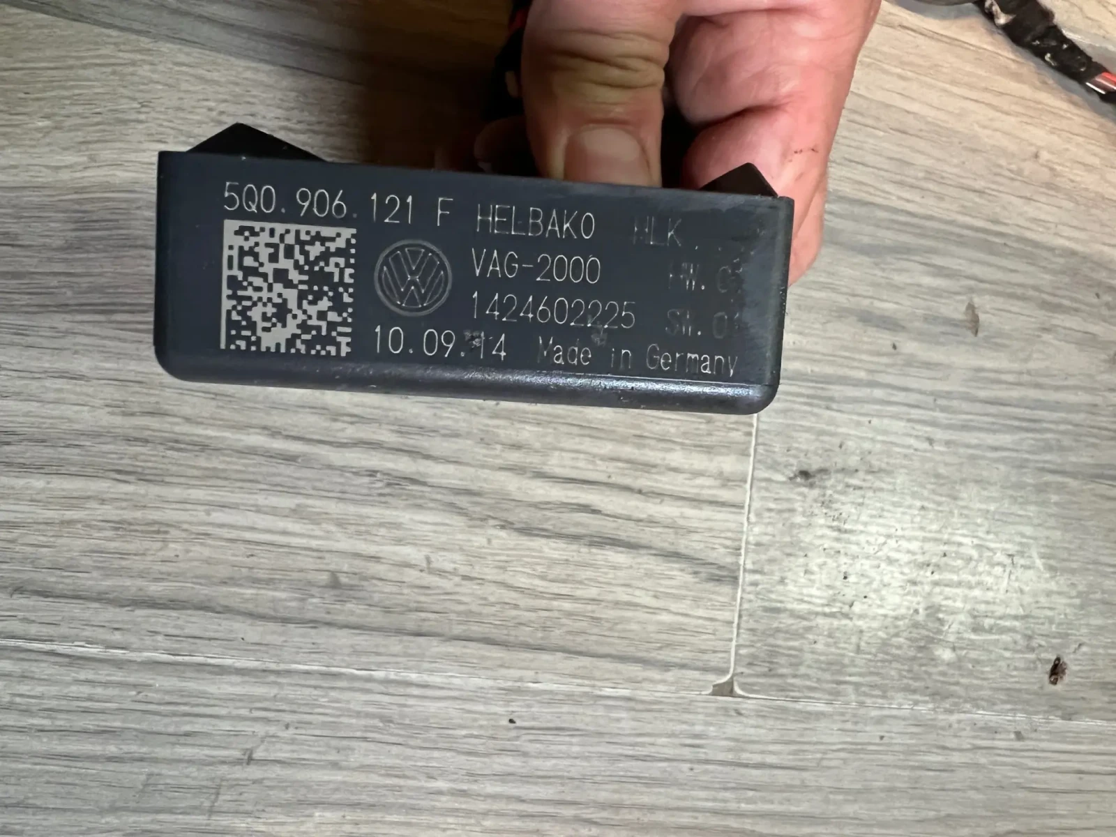 5Q0906121F    VW AUDI SKODA SEAT  5Q0.906.121 F  | Mobile.bg   1