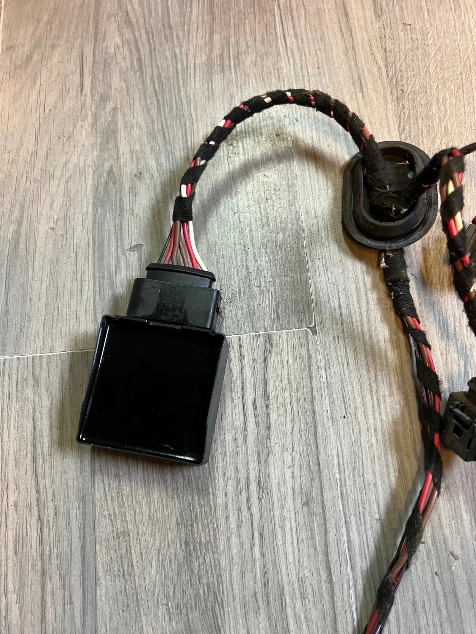 5Q0906121F    VW AUDI SKODA SEAT  5Q0.906.121 F  | Mobile.bg   2