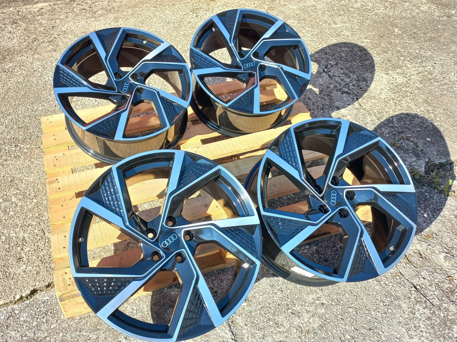 Джанти за Audi, снимка 2 - Гуми и джанти - 53953437