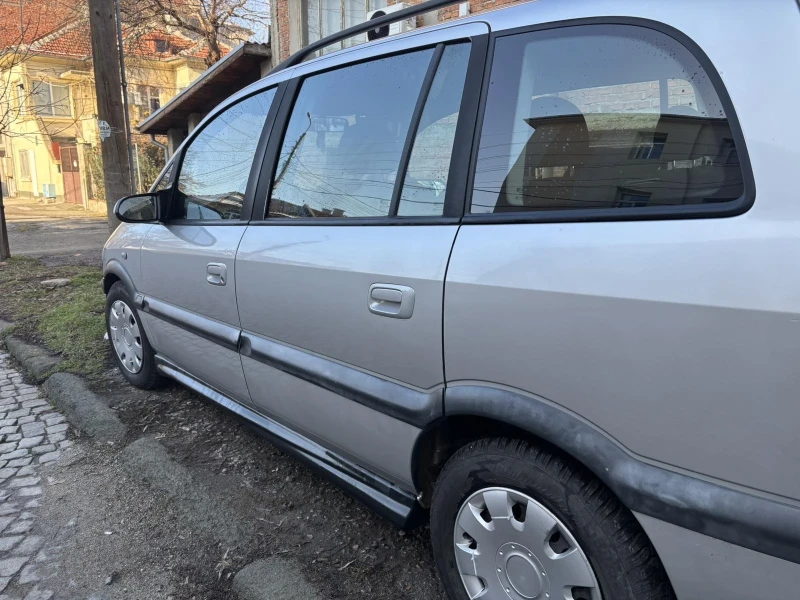 Opel Zafira 1.6 МЕТАН, снимка 5 - Автомобили и джипове - 48730157