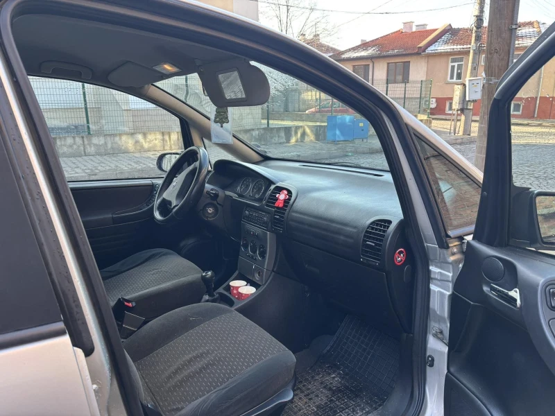 Opel Zafira 1.6 МЕТАН, снимка 3 - Автомобили и джипове - 48730157