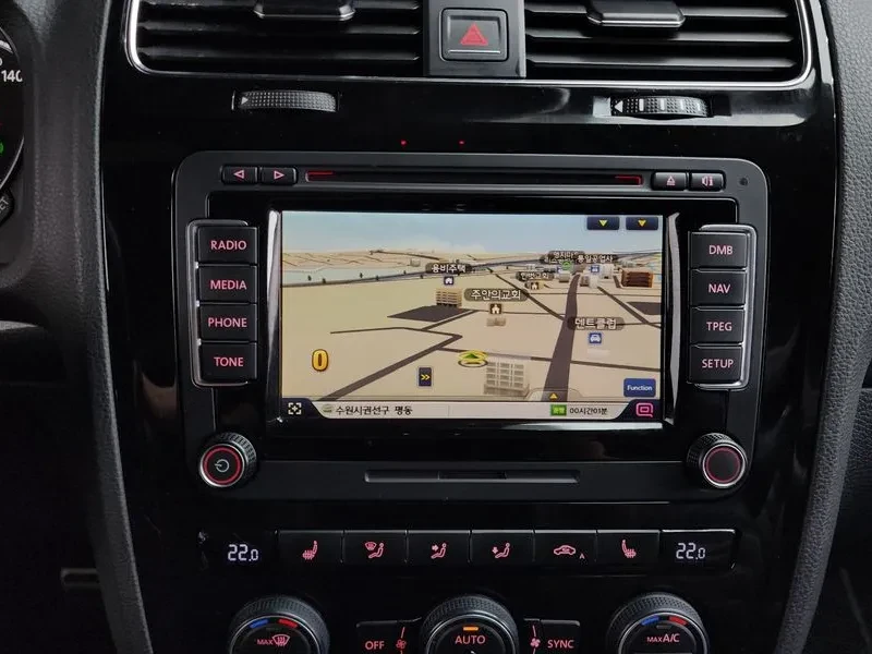VW Scirocco 2.0 Tdi R-Line, снимка 13 - Автомобили и джипове - 55885271