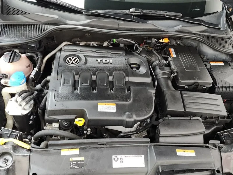 VW Scirocco 2.0 Tdi R-Line, снимка 6 - Автомобили и джипове - 55885271