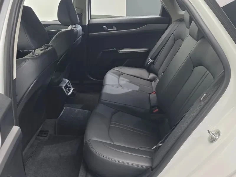 Kia K5, снимка 12 - Автомобили и джипове - 56688109