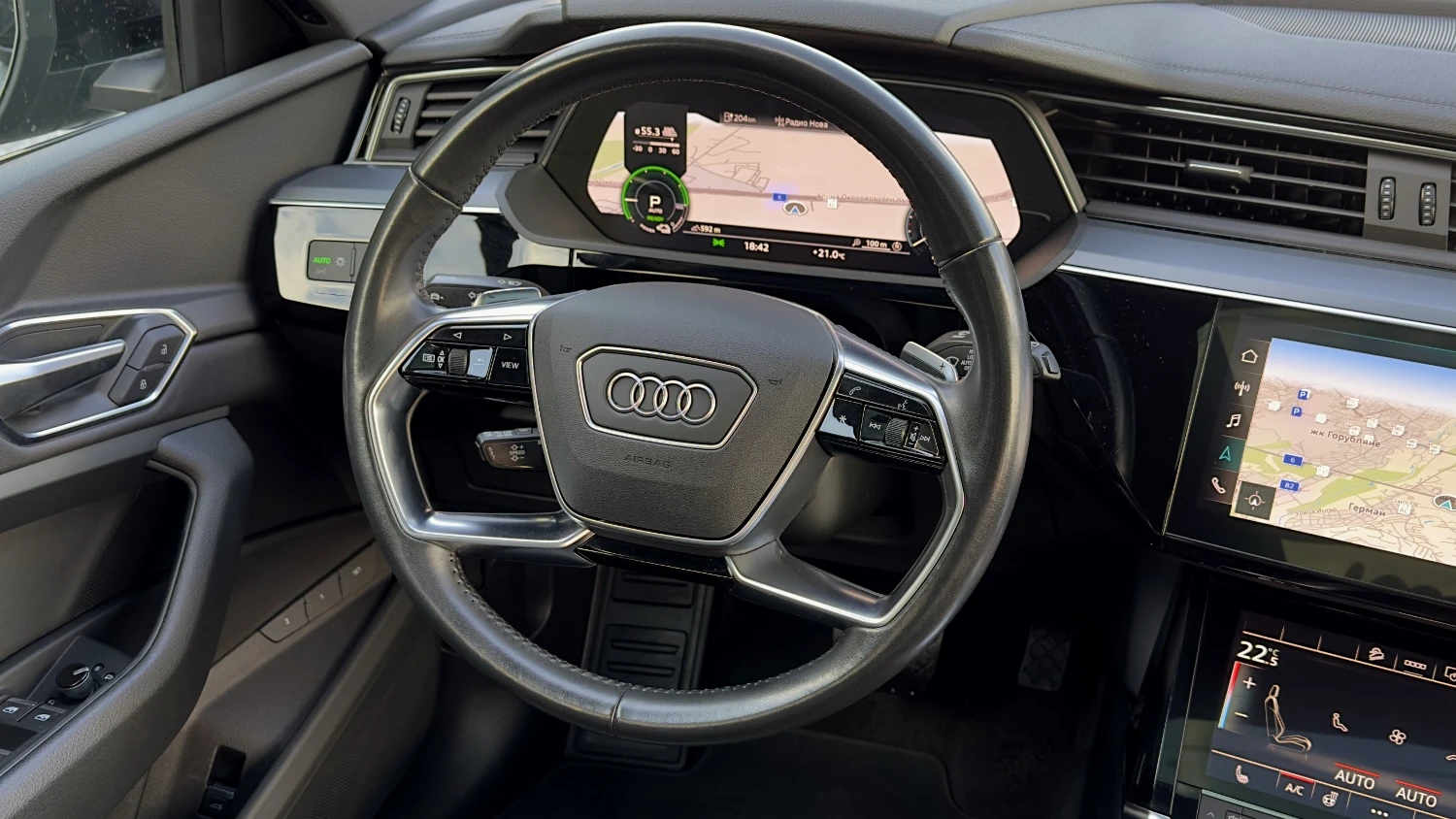 Audi E-Tron 55Quattro 140хил.ГАРАНЦИЯ! Distronic Панорама Кожа, снимка 9 - Автомобили и джипове - 54792753