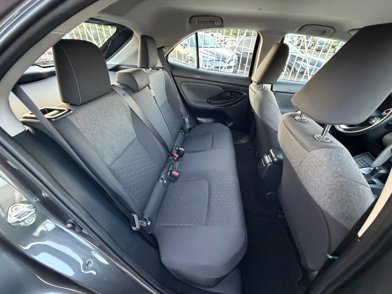 Toyota Yaris Cross HYBRID / ЕВРО6 / ДИСТРОНИК /  ЗАДНА КАМЕРА , снимка 13 - Автомобили и джипове - 55513619