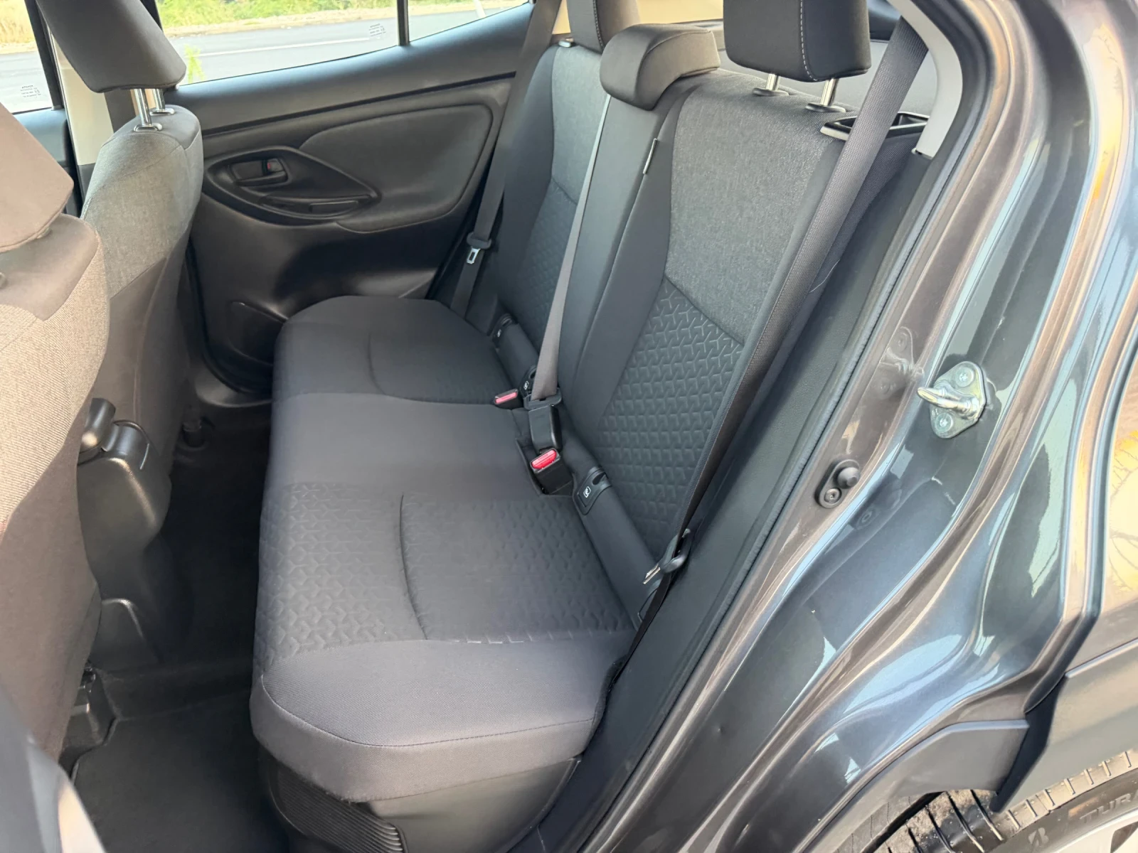 Toyota Yaris Cross HYBRID / ЕВРО6 / ДИСТРОНИК /  ЗАДНА КАМЕРА , снимка 12 - Автомобили и джипове - 55513619