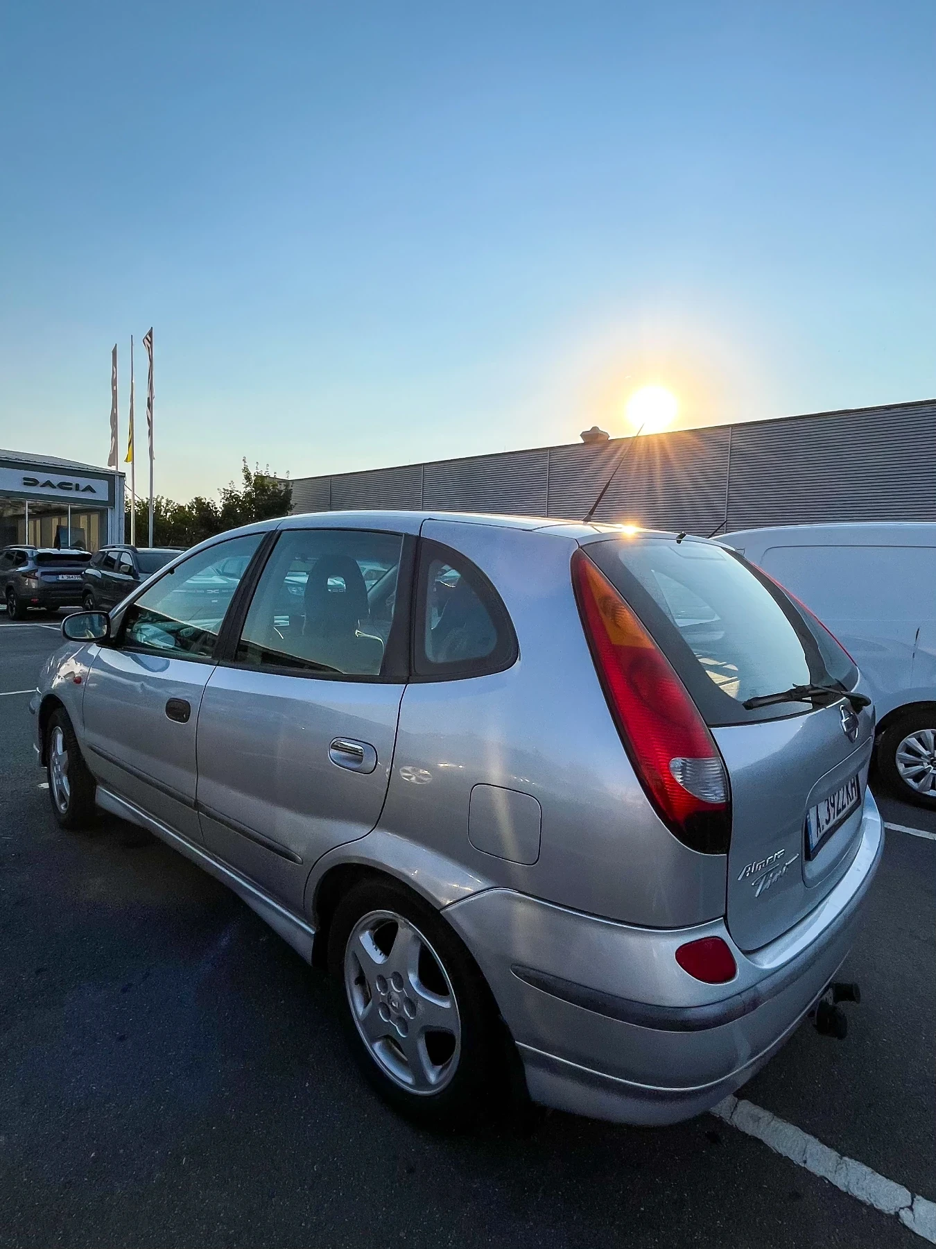 Nissan Almera tino, снимка 4 - Автомобили и джипове - 55742026
