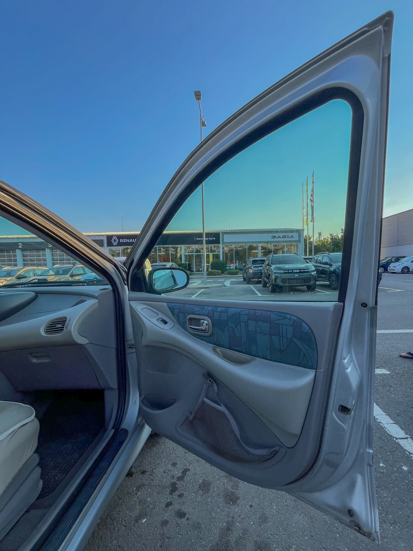 Nissan Almera tino, снимка 5 - Автомобили и джипове - 55742026