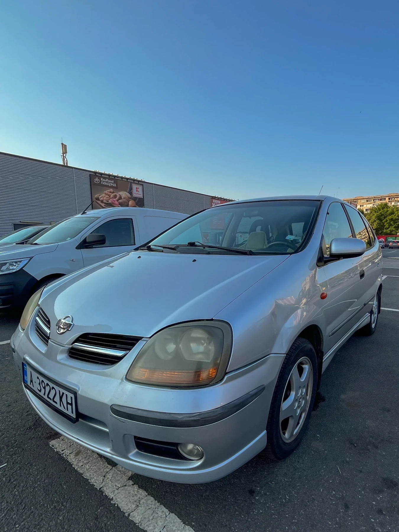 Nissan Almera tino, снимка 11 - Автомобили и джипове - 55742026