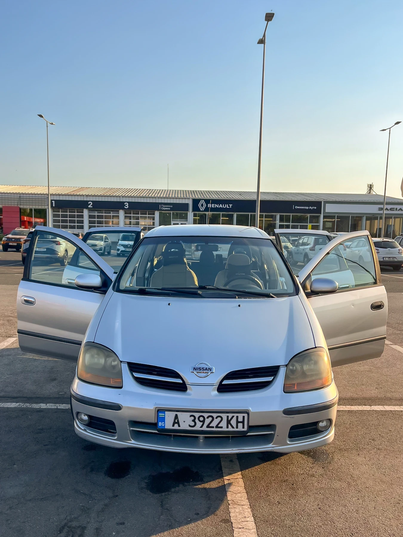 Nissan Almera tino