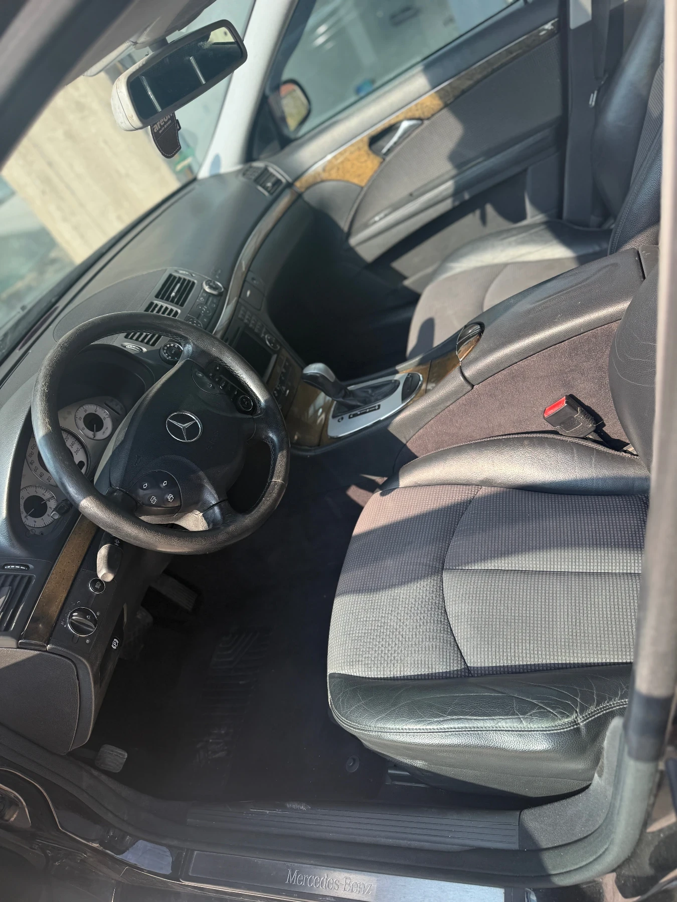 Mercedes-Benz E 220 Avangarde, снимка 9 - Автомобили и джипове - 56083719