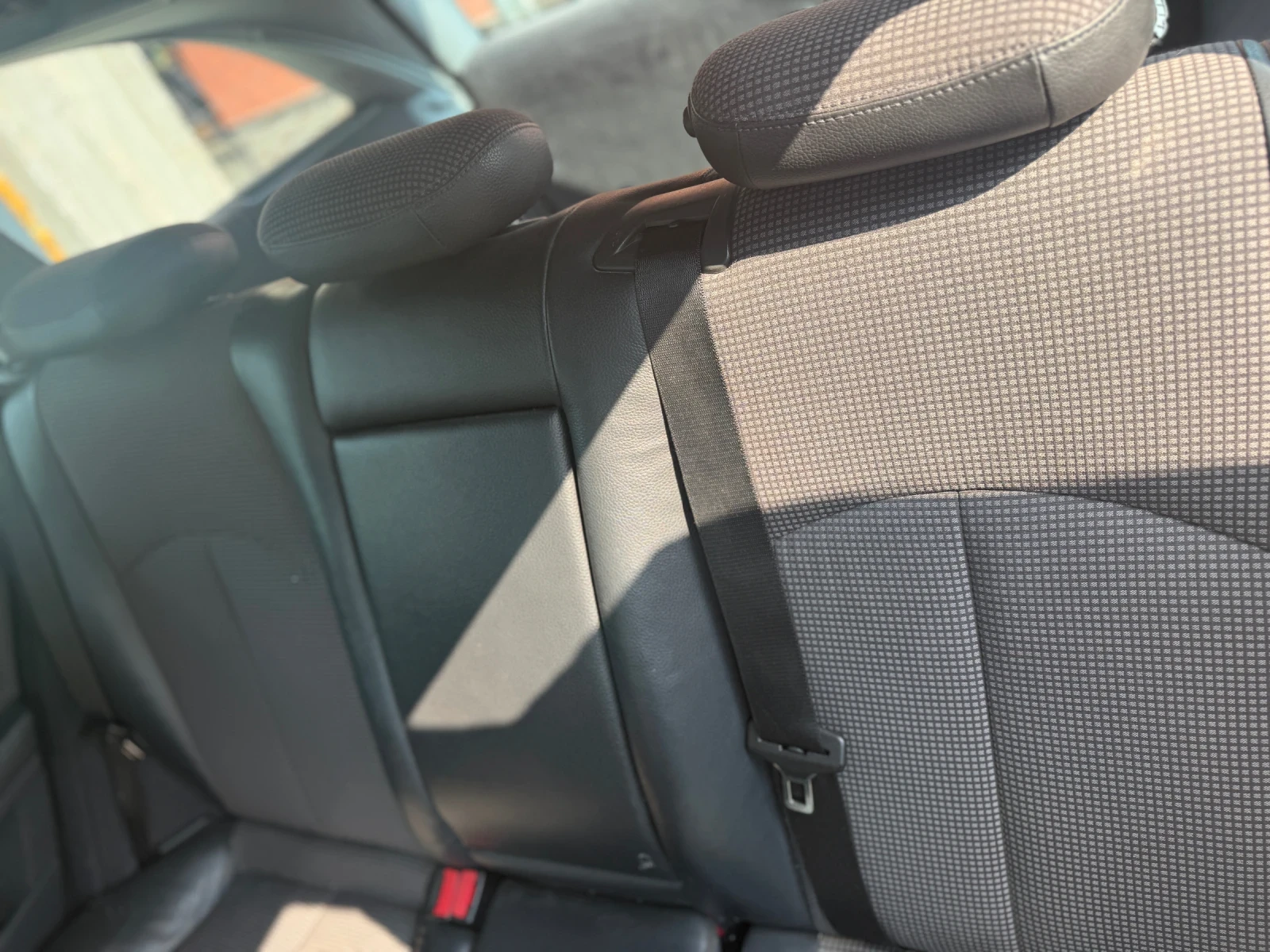 Mercedes-Benz E 220 Avangarde, снимка 11 - Автомобили и джипове - 56083719