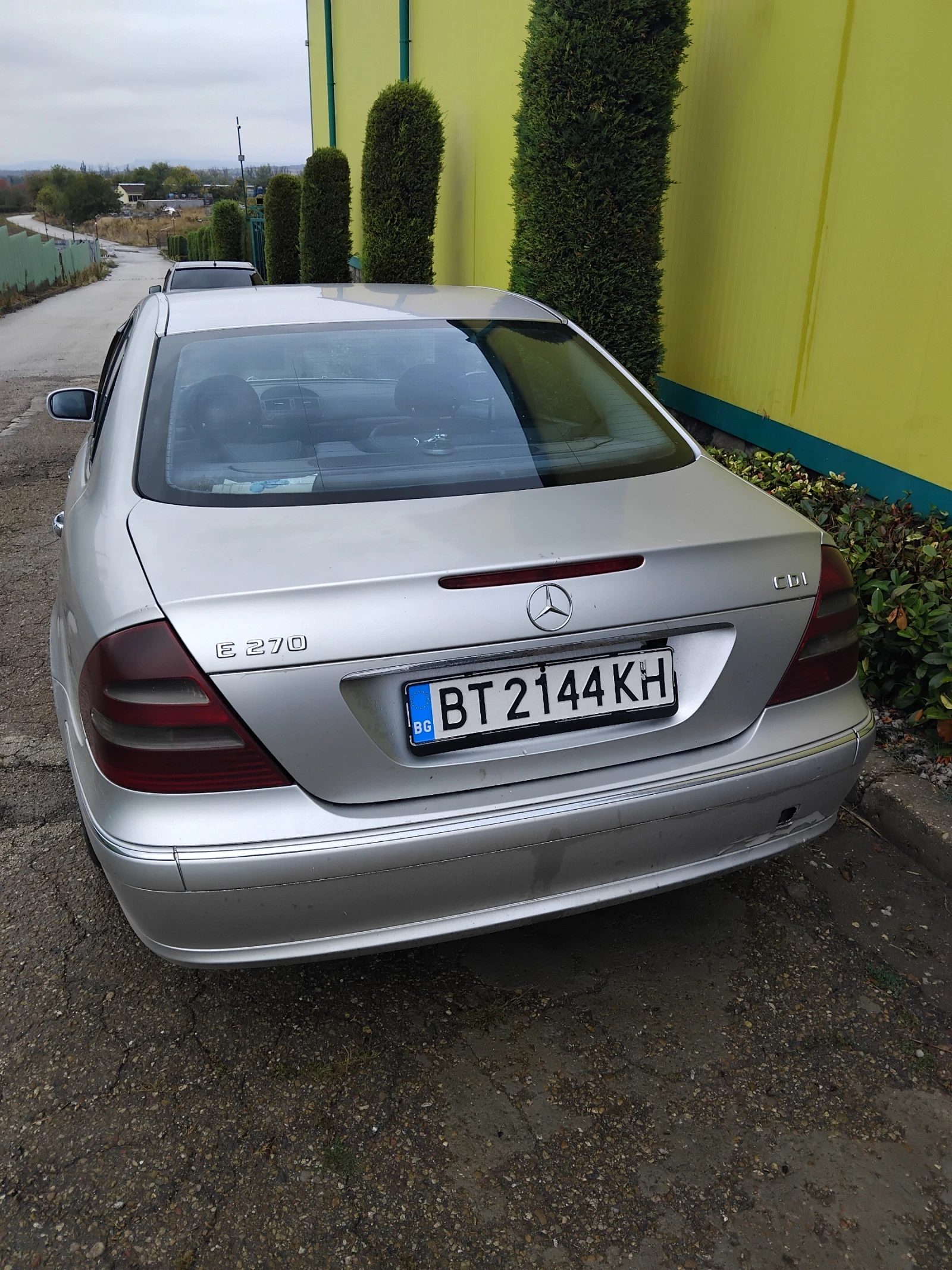 Mercedes-Benz E 270, снимка 3 - Автомобили и джипове - 56493557