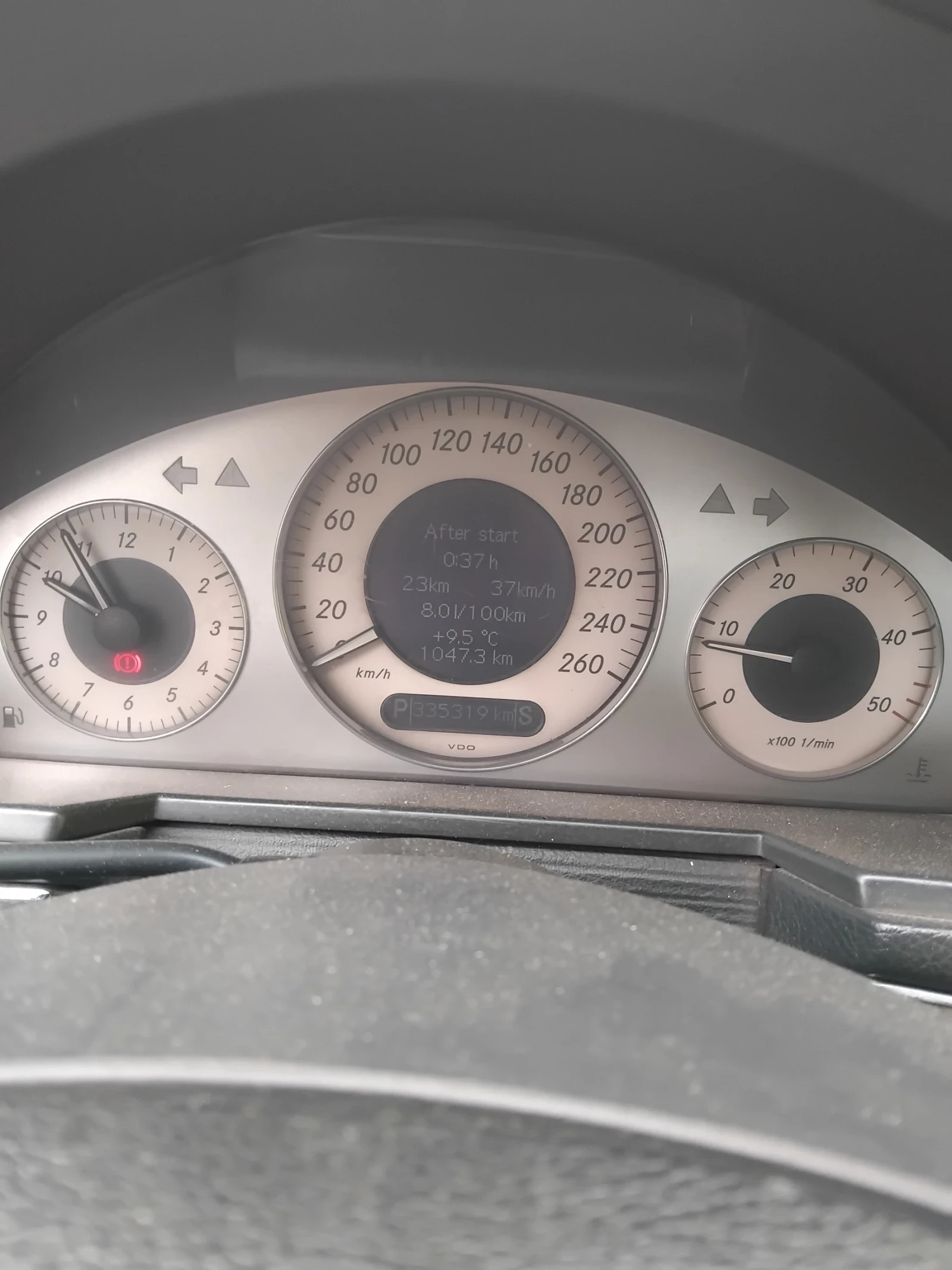 Mercedes-Benz E 270, снимка 5 - Автомобили и джипове - 56493557