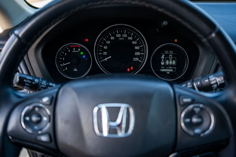 Honda Hr-v 1.6, снимка 9 - Автомобили и джипове - 49301364