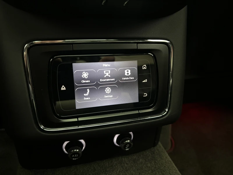 Bentley Bentayga 4.0D/CARBON/MULLINER/NIGHT VISION/PANO/HUD/360/TV/, снимка 14 - Автомобили и джипове - 52321544