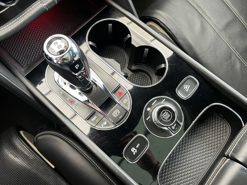 Bentley Bentayga 4.0D/CARBON/MULLINER/NIGHT VISION/PANO/HUD/360/TV/, снимка 11 - Автомобили и джипове - 52321544