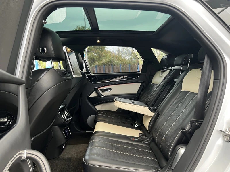 Bentley Bentayga 4.0D/CARBON/MULLINER/NIGHT VISION/PANO/HUD/360/TV/, снимка 12 - Автомобили и джипове - 52321544