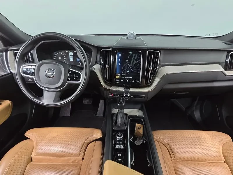 Volvo XC60 2Nd Generation D5 Inscription, снимка 7 - Автомобили и джипове - 56656115