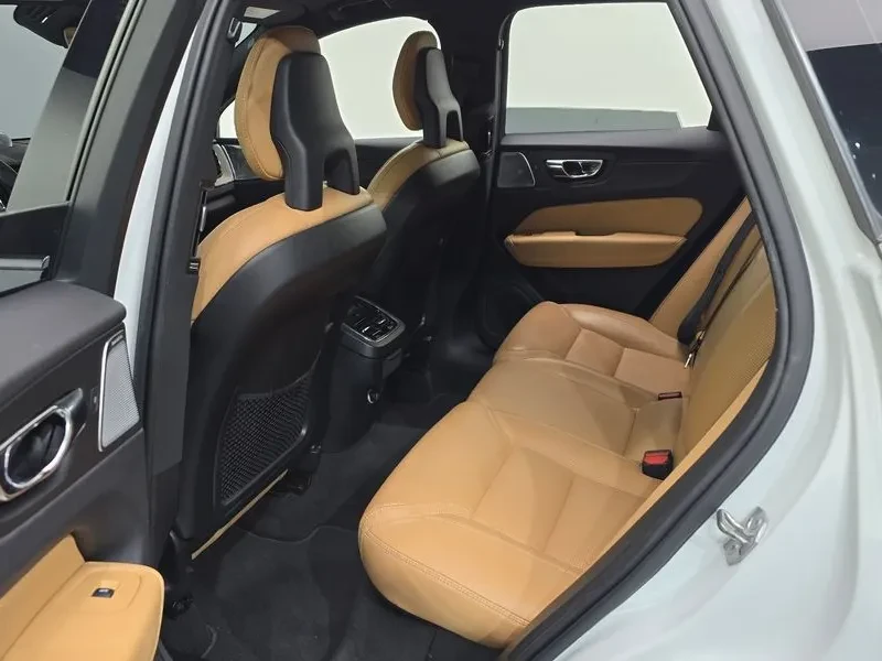 Volvo XC60 2Nd Generation D5 Inscription, снимка 11 - Автомобили и джипове - 56656115