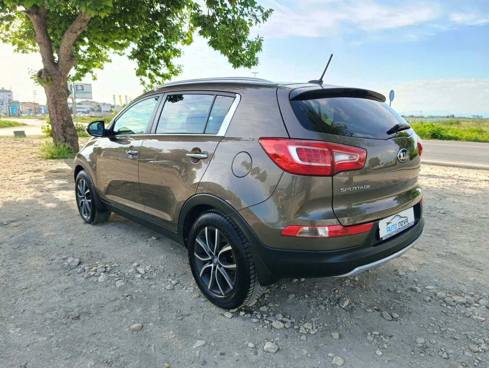 Kia Sportage 2.0 ДИЗЕЛ 136 К.С 4X4 ПАНОРАМА! КАПАРИРАН  - изображение 4