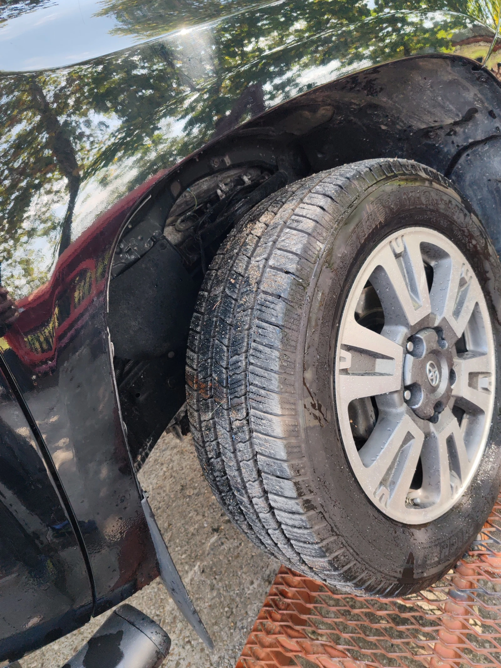 Toyota Tundra 1794 Limited Edition 5, 7  V8 - изображение 5