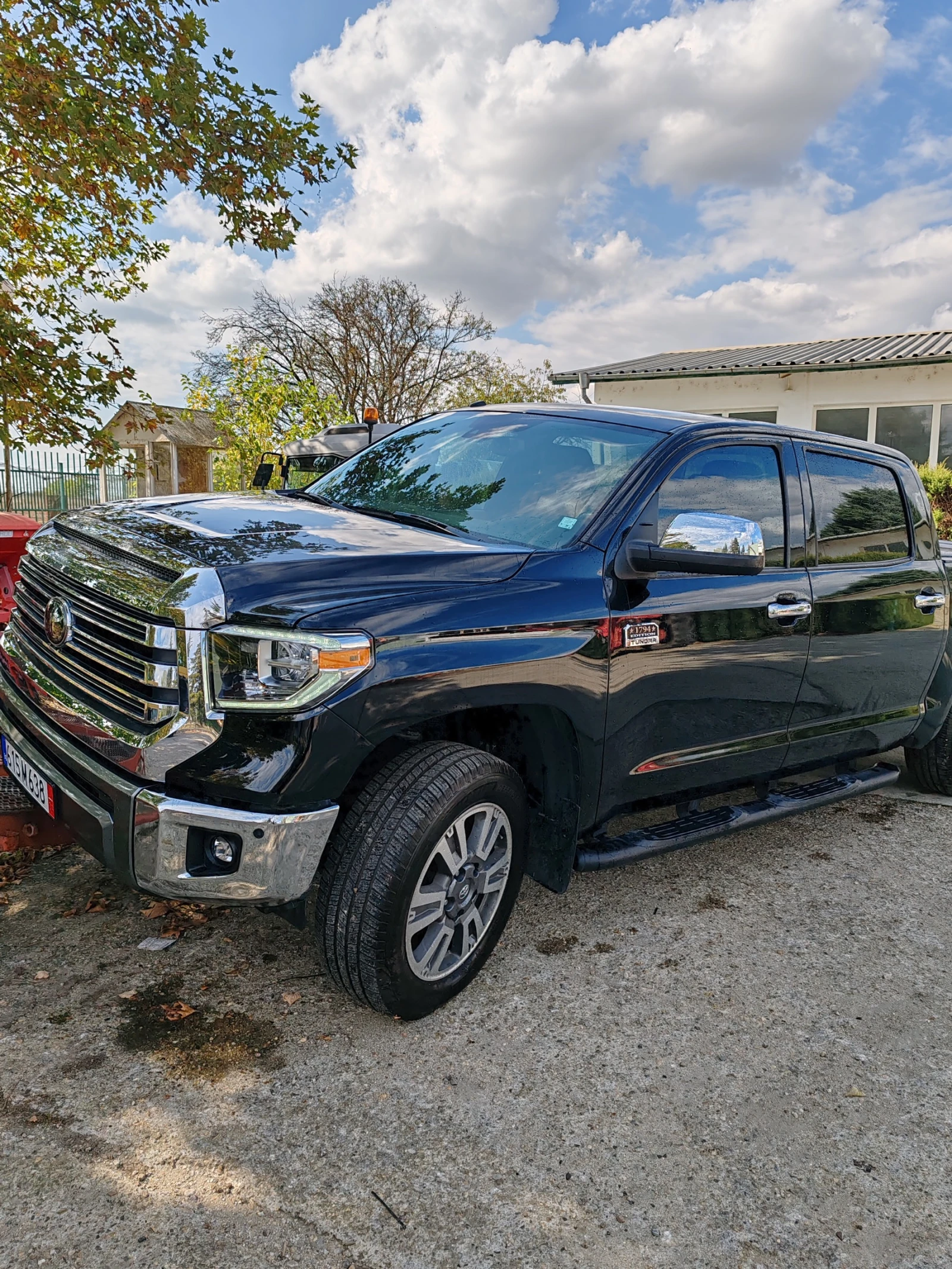 Toyota Tundra 1794 Limited Edition 5, 7  V8 - изображение 2