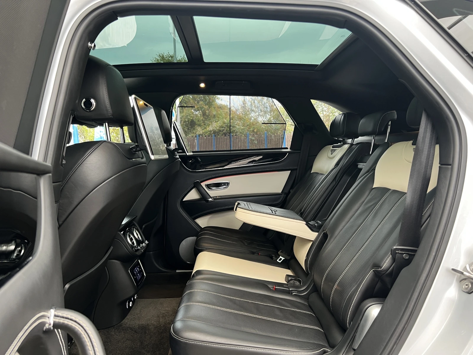 Bentley Bentayga 4.0D/CARBON/MULLINER/NIGHT VISION/PANO/HUD/360/TV/ | Mobile.bg   12