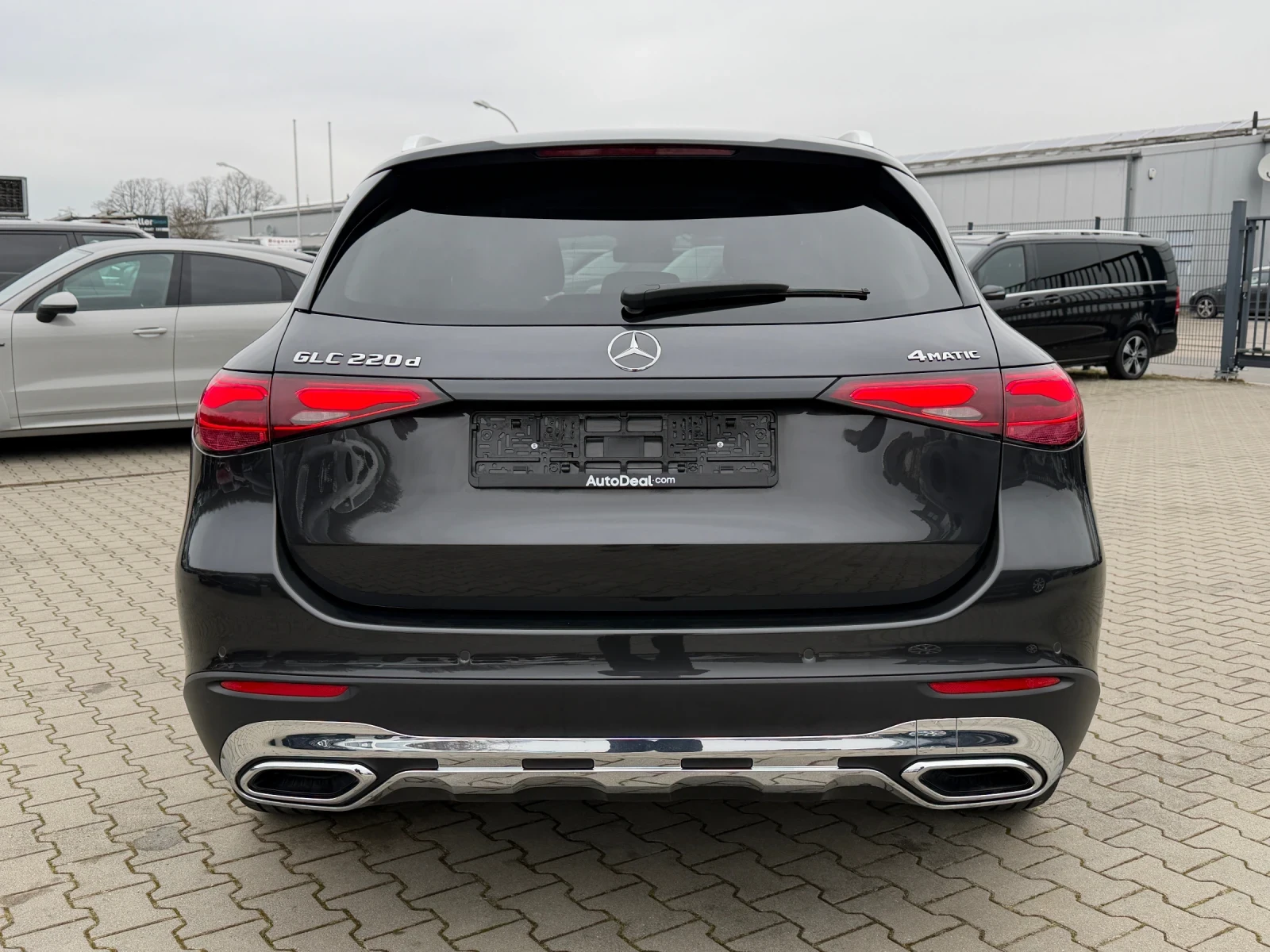 Mercedes-Benz GLC 220 d Avantgarde - 4 Matic, снимка 3 - Автомобили и джипове - 53990132