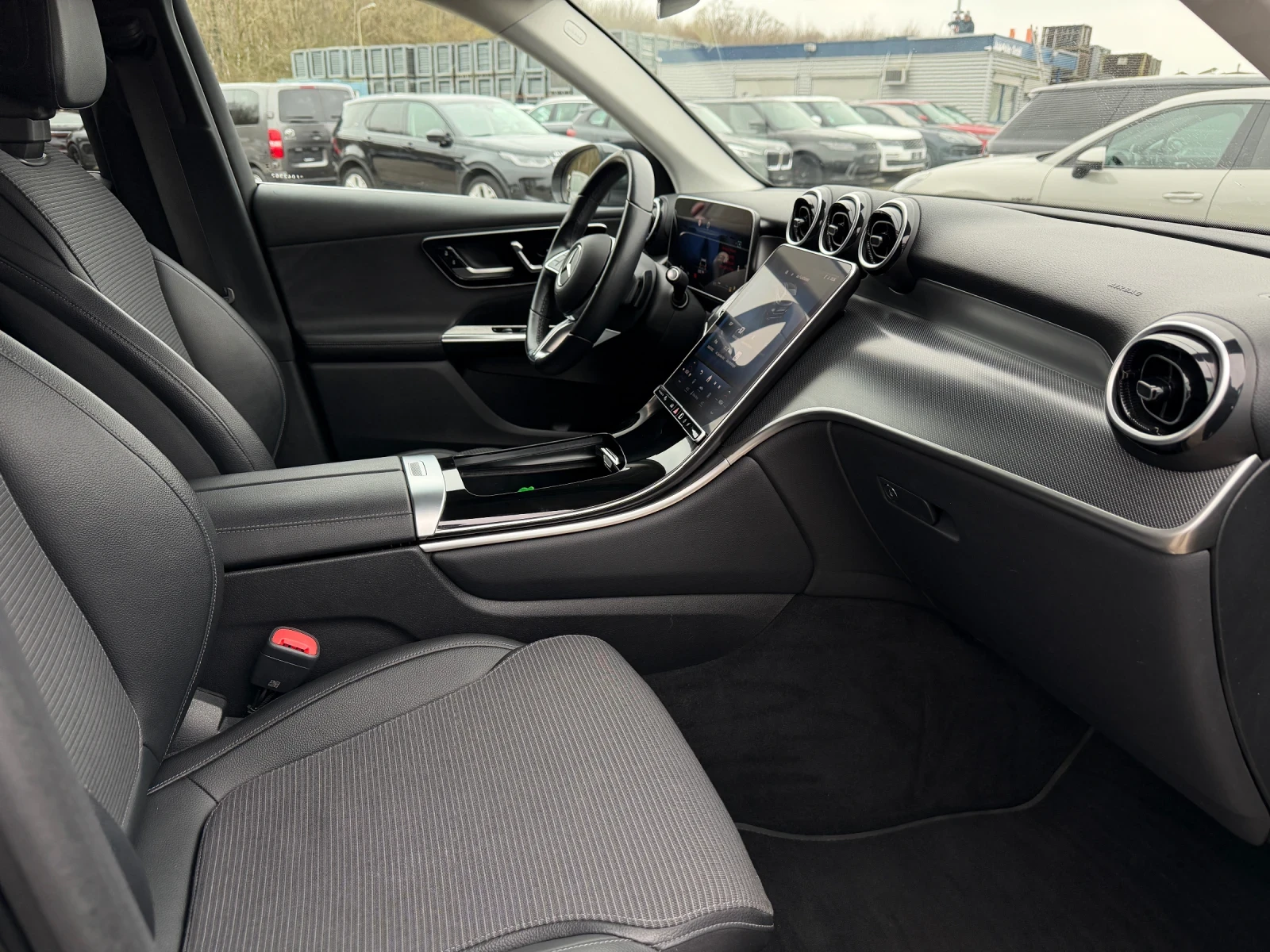 Mercedes-Benz GLC 220 d Avantgarde - 4 Matic, снимка 16 - Автомобили и джипове - 53990132