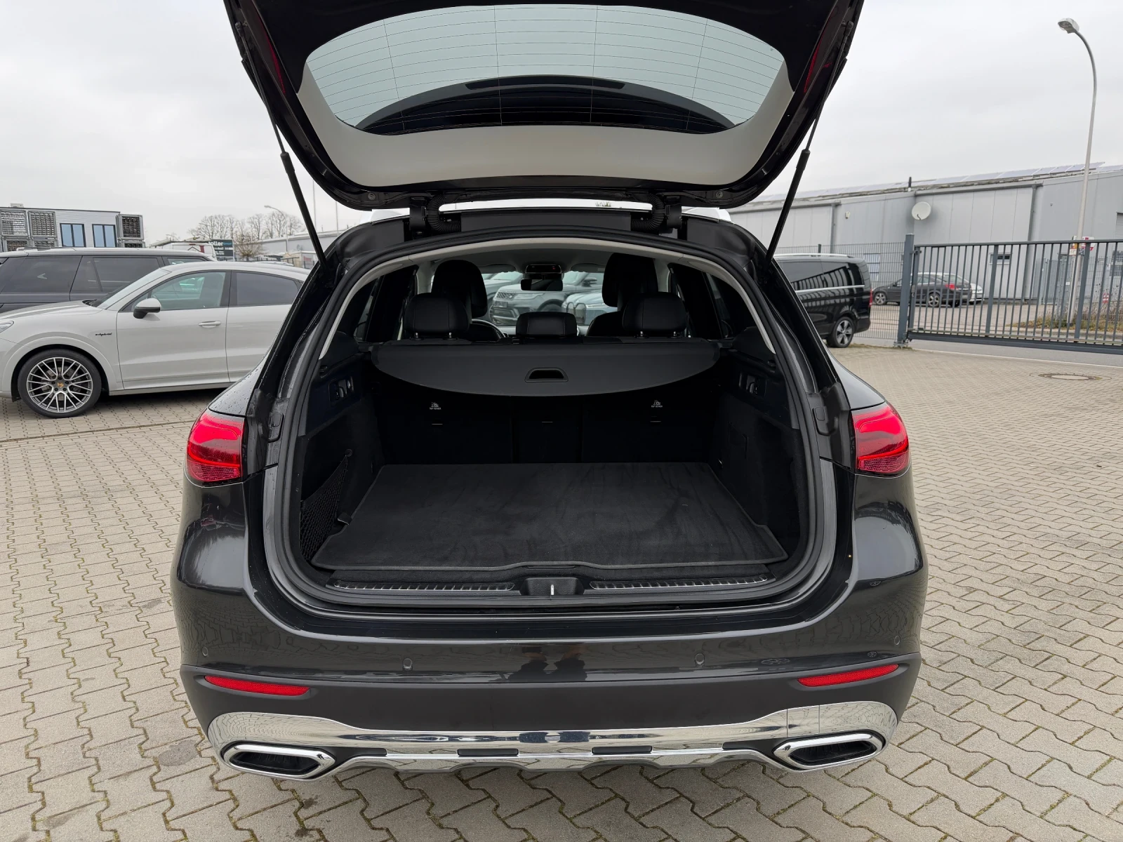 Mercedes-Benz GLC 220 d Avantgarde - 4 Matic, снимка 5 - Автомобили и джипове - 53990132