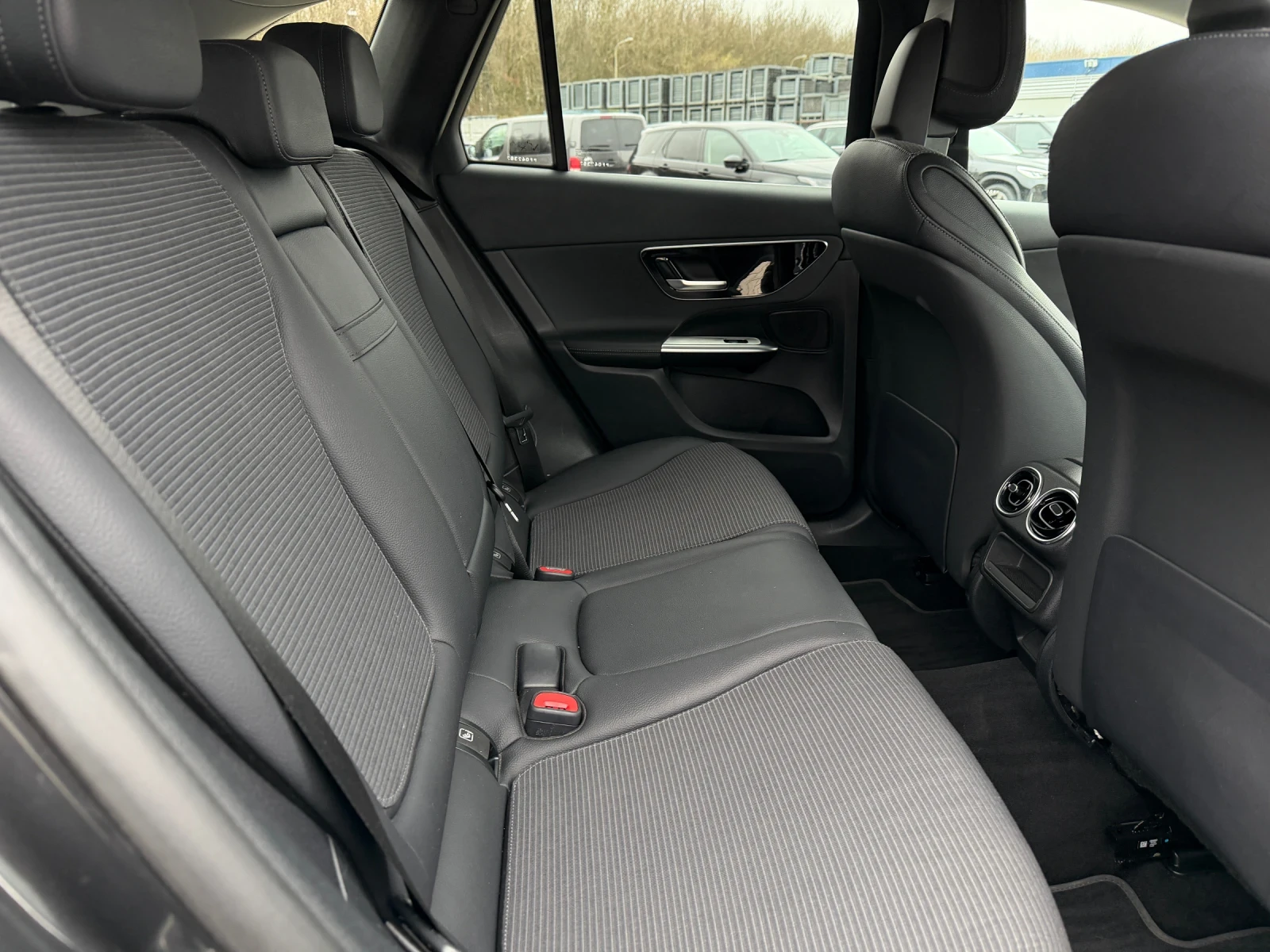 Mercedes-Benz GLC 220 d Avantgarde - 4 Matic, снимка 17 - Автомобили и джипове - 53990132