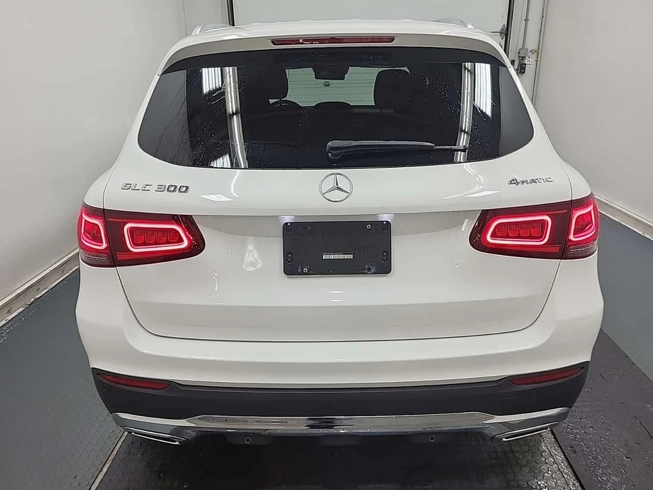 Mercedes-Benz GLC 300 * Един собственик * Без инциденти * CARFAX * , снимка 4 - Автомобили и джипове - 54638451